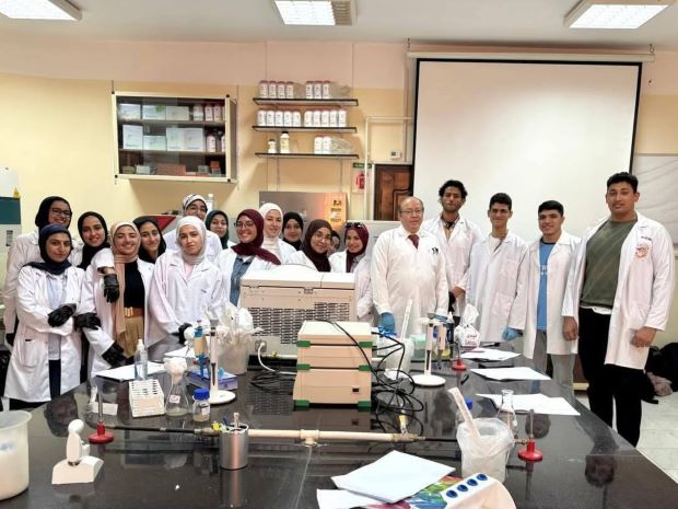 فريق مختبر البيولوجيا التخليقية في جامعة المنصورة، مصر